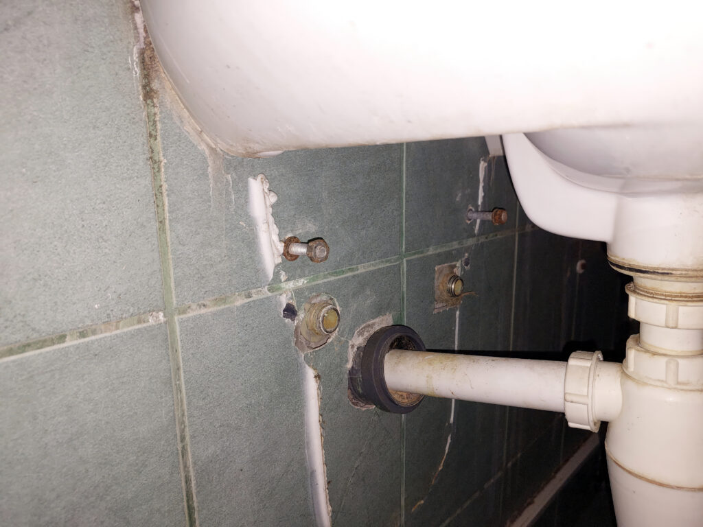 Pred opravou sifónu